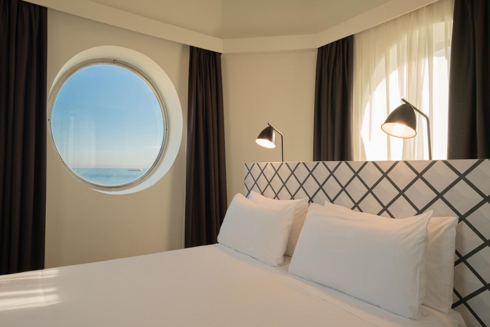 Suite with Sea View,1722886855:JPEG
